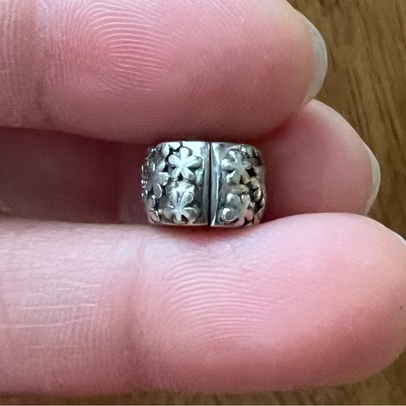 Retired Pandora Flowers Safety Clip Stopper Charm Sterling Silver 925 EUC - Picture 6 of 10